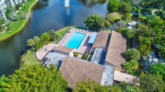 2334 S Cypress Bend Dr 511, Pompano Beach, FL 33069