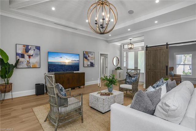 720 Shadow Lake LN, Naples, FL 34108