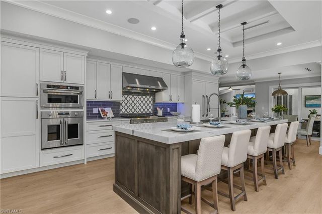 720 Shadow Lake LN, Naples, FL 34108