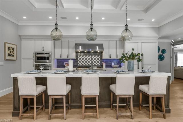 720 Shadow Lake LN, Naples, FL 34108