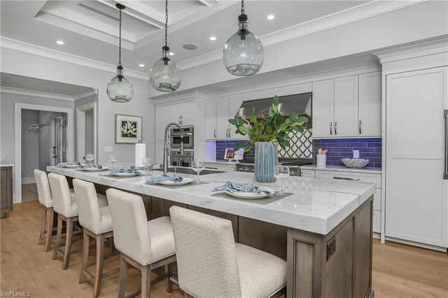 720 Shadow Lake LN, Naples, FL 34108