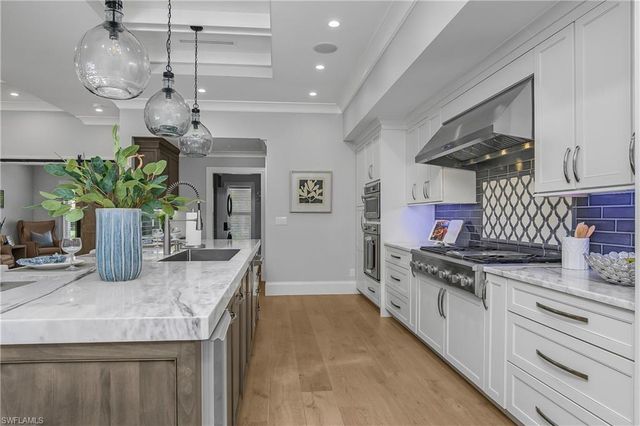 720 Shadow Lake LN, Naples, FL 34108