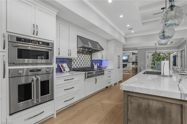 720 Shadow Lake LN, Naples, FL 34108