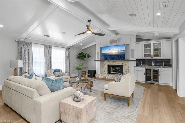 720 Shadow Lake LN, Naples, FL 34108