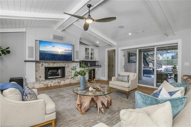 720 Shadow Lake LN, Naples, FL 34108