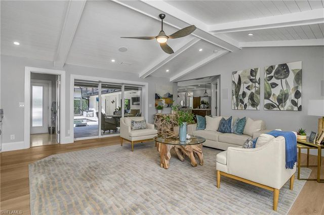 720 Shadow Lake LN, Naples, FL 34108