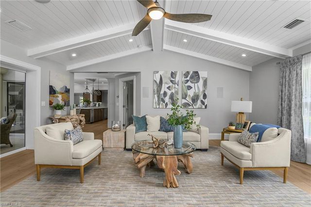 720 Shadow Lake LN, Naples, FL 34108