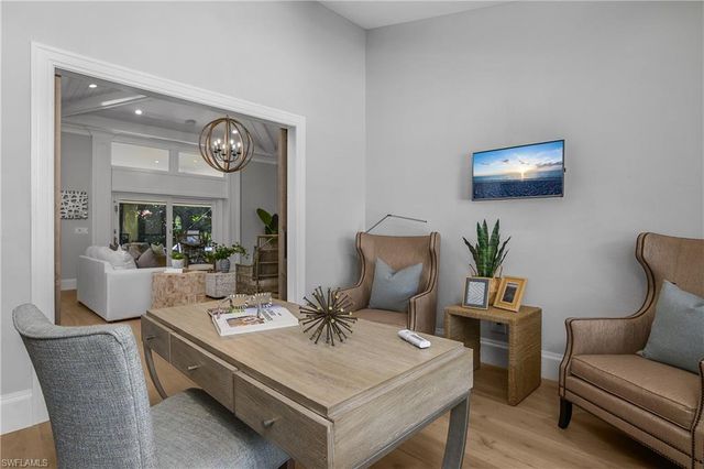 720 Shadow Lake LN, Naples, FL 34108