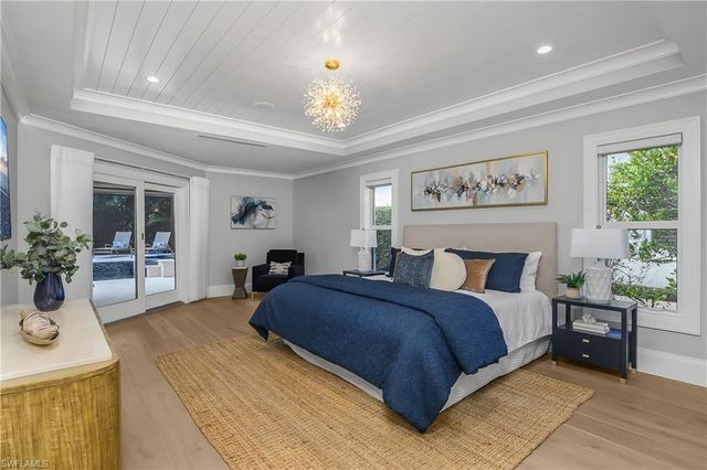 720 Shadow Lake LN, Naples, FL 34108