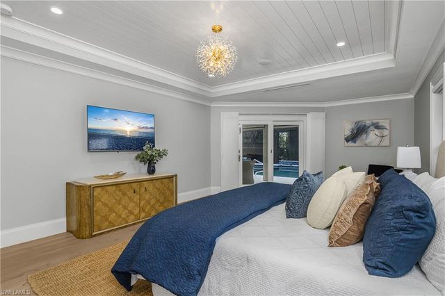 720 Shadow Lake LN, Naples, FL 34108