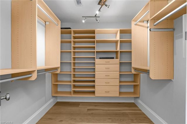 720 Shadow Lake LN, Naples, FL 34108