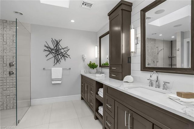 720 Shadow Lake LN, Naples, FL 34108