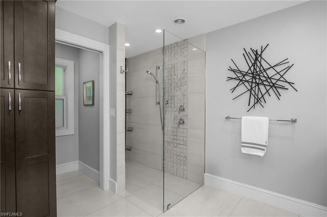 720 Shadow Lake LN, Naples, FL 34108