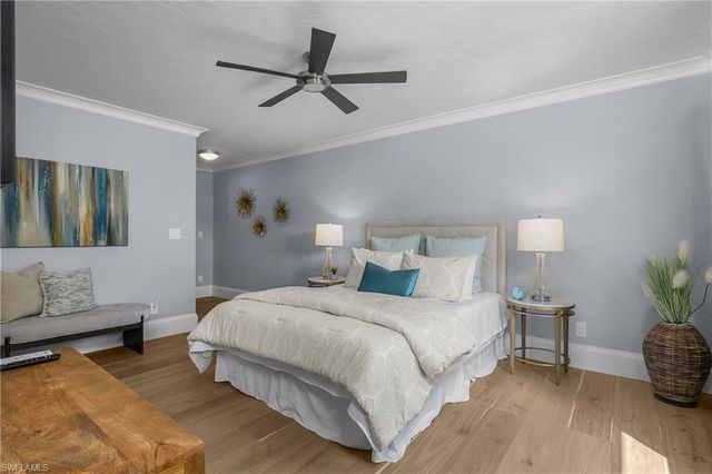 720 Shadow Lake LN, Naples, FL 34108