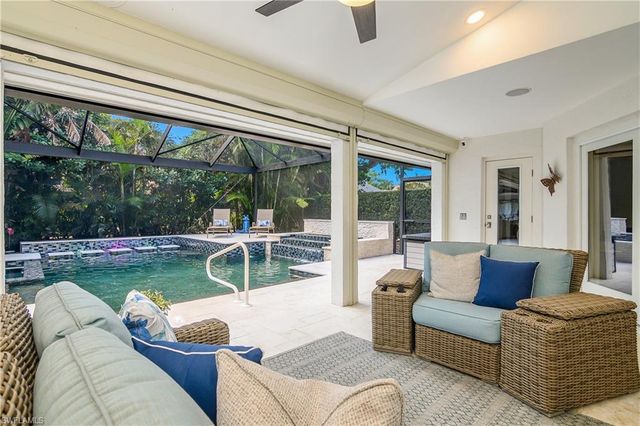 720 Shadow Lake LN, Naples, FL 34108