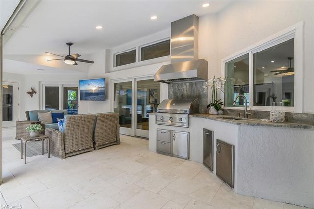 720 Shadow Lake LN, Naples, FL 34108