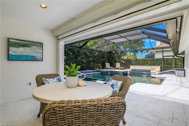 720 Shadow Lake LN, Naples, FL 34108