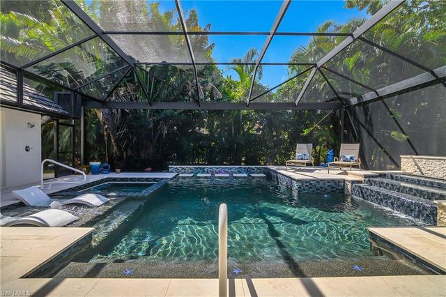 720 Shadow Lake LN, Naples, FL 34108