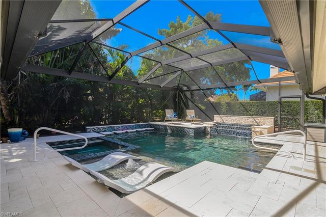 720 Shadow Lake LN, Naples, FL 34108