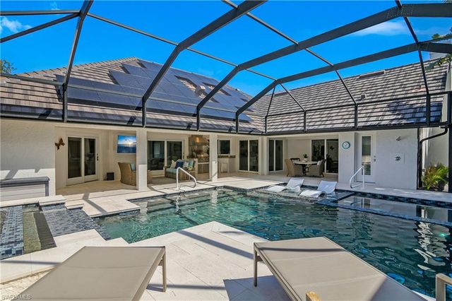 720 Shadow Lake LN, Naples, FL 34108