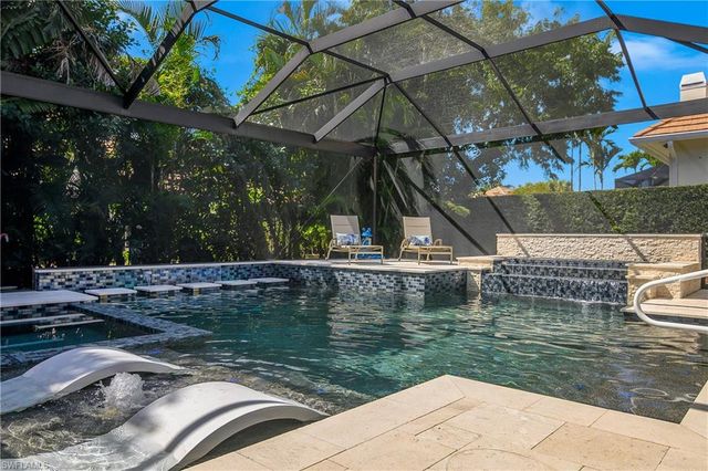 720 Shadow Lake LN, Naples, FL 34108