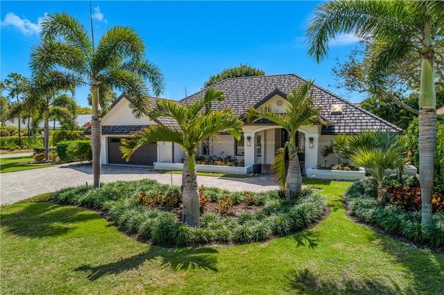 720 Shadow Lake LN, Naples, FL 34108