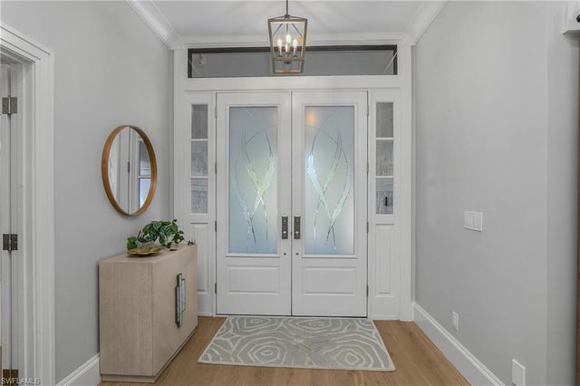 720 Shadow Lake LN, Naples, FL 34108