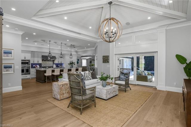 720 Shadow Lake LN, Naples, FL 34108