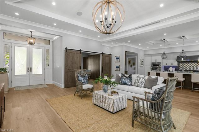 720 Shadow Lake LN, Naples, FL 34108