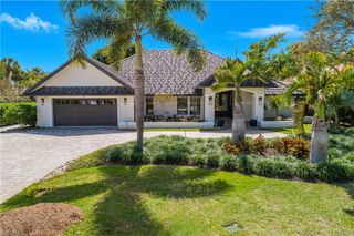 720 Shadow Lake LN, Naples, FL 34108