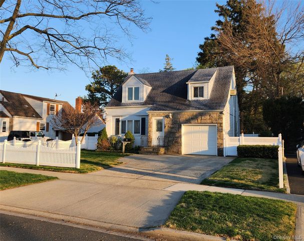 142 Morris Parkway, Valley Stream, NY 11580