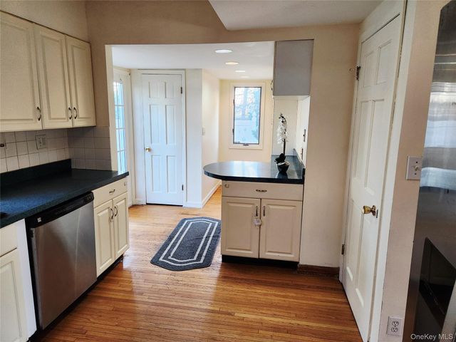 142 Morris Parkway, Valley Stream, NY 11580