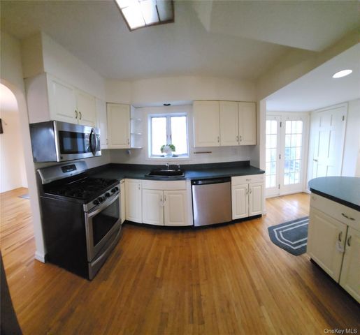 142 Morris Parkway, Valley Stream, NY 11580