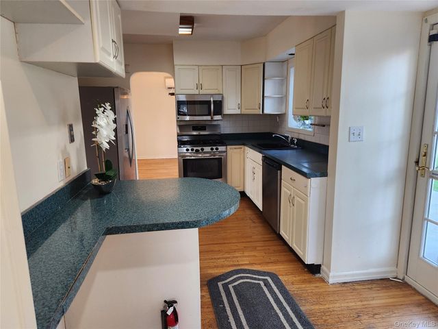 142 Morris Parkway, Valley Stream, NY 11580