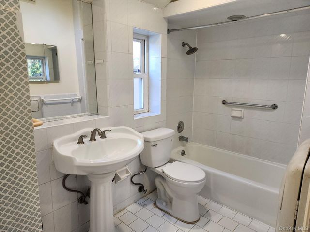 142 Morris Parkway, Valley Stream, NY 11580