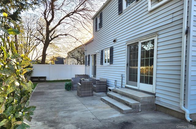 142 Morris Parkway, Valley Stream, NY 11580