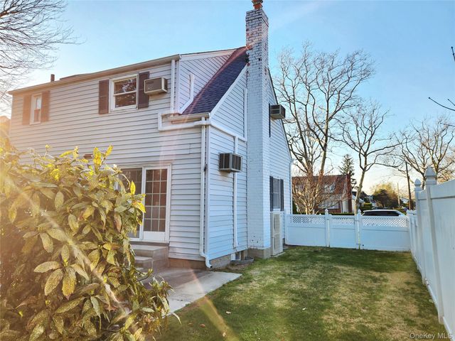 142 Morris Parkway, Valley Stream, NY 11580