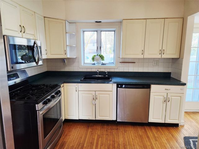 142 Morris Parkway, Valley Stream, NY 11580