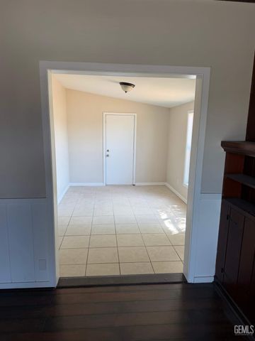 710 Cantleberry Lane, Bakersfield, CA 93304