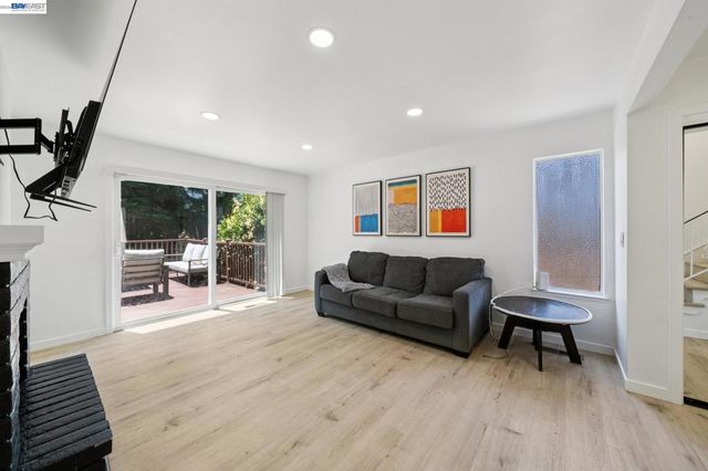 1200 Shaddick Dr, Antioch, CA 94509