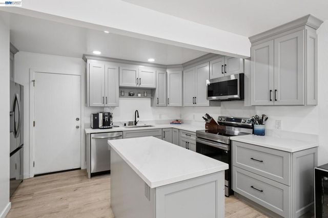 1200 Shaddick Dr, Antioch, CA 94509