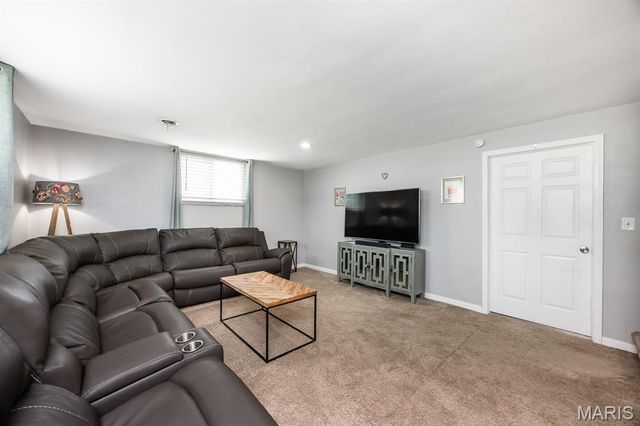 4703 Dadrian Drive, Godfrey, IL 62035