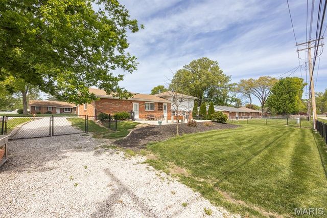 4703 Dadrian Drive, Godfrey, IL 62035