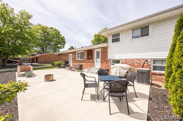 4703 Dadrian Drive, Godfrey, IL 62035