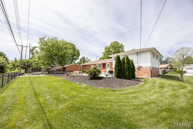 4703 Dadrian Drive, Godfrey, IL 62035