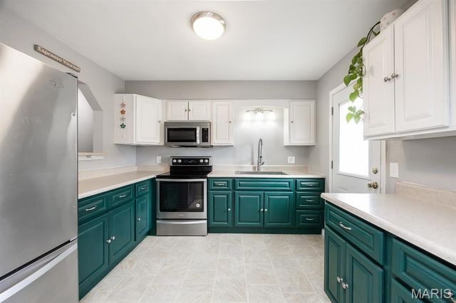4703 Dadrian Drive, Godfrey, IL 62035