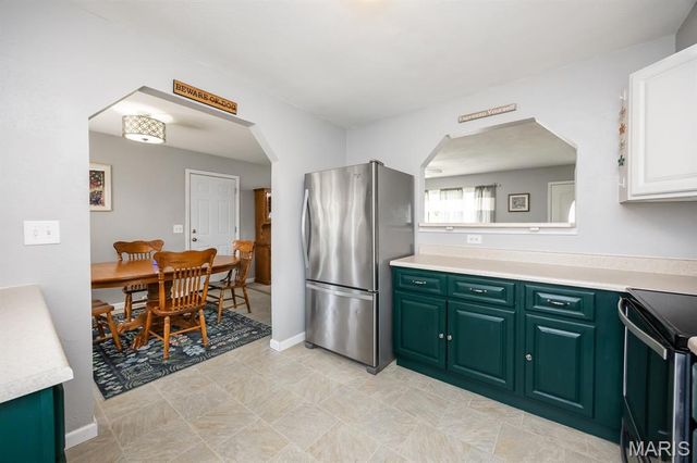 4703 Dadrian Drive, Godfrey, IL 62035