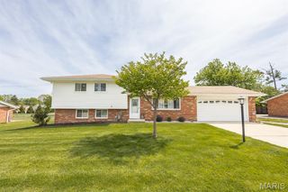 4703 Dadrian Drive, Godfrey, IL 62035