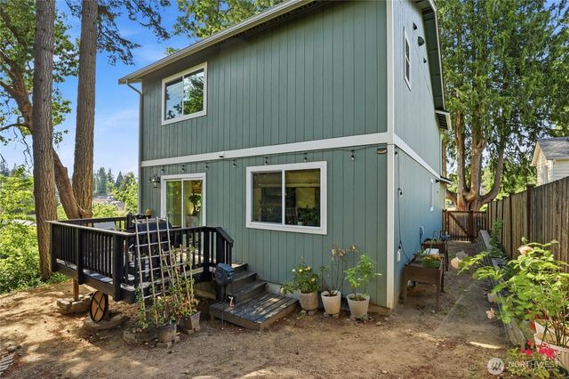 3631 W F Street, Bremerton, WA 98312