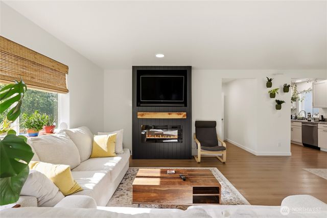 3631 W F Street, Bremerton, WA 98312
